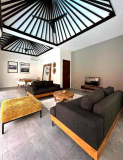 Luxury at Family Ties Villa - Gili Air - 2