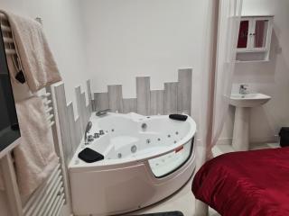 La Cachette des Murmures- Balnéo Privée I Détente - Boulogne-sur-Mer - 2
