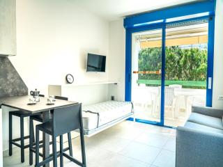 Enjoy the sun from the terrace of our studio - 9