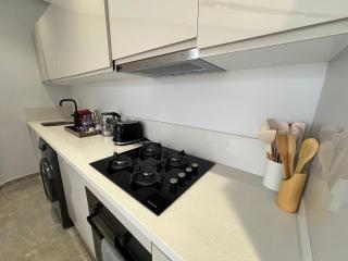 Casablanca Maarif 1BR With Private Patio And Parking - 4