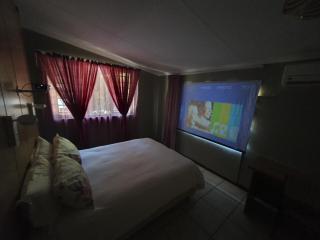 Self-catering Garden Cottage - Oudtshoorn - 3