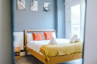 Modern 2 Bed Apartment in Birmingham City Centre, Perfect for Business & Long Stay with FREE Parking - Birmingham - 0