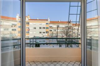 Amadora Flat 5 - 8