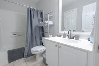 Cozy Family Home Downtown-KingBed-Free Parking-Central - 2