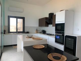 Penthouse, Sea View & Jacuzzi! - 9