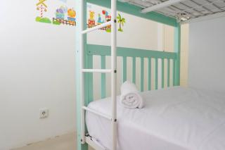 Comfy and Modern Wonderful 2BR Apartment at Tanglin Supermall Mansion By Travelio - Surabaya - 5
