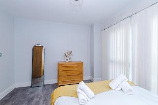 Modern 2 Bed Apartment in Birmingham City Centre, Perfect for Business & Long Stay with FREE Parking - Birmingham - 5