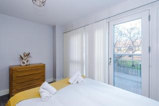Modern 2 Bed Apartment in Birmingham City Centre, Perfect for Business & Long Stay with FREE Parking - Birmingham - 2