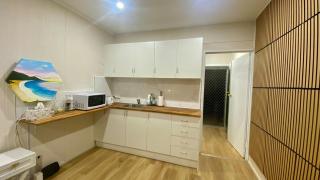Modern Studio Room Retreat - Harristown - 3