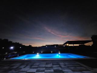 Villa Joy with Pool,Jacuzzi,E Auto Station - Sračinec - 8