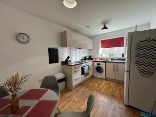 Hanwell House SN25 Long Stays Sleep 5 Free Parking - 1