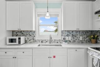 Two Bedroom Beach House with Private Parking, Outdoor shower and MORE - Panama City Beach - 7