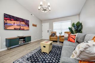 5 min to Grand Park, Perfect for families & small groups, King Bed, FirePit, Ping Pong! - Westfield - 9