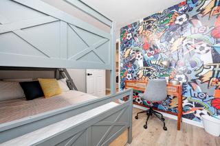5 min to Grand Park, Perfect for families & small groups, King Bed, FirePit, Ping Pong! - Westfield - 6