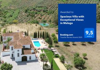 Spacious Villa with Exceptional Views in Malaga - 9