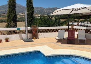 Spacious Villa with Exceptional Views in Malaga - 5