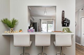 5 min to Grand Park, Perfect for families & small groups, King Bed, FirePit, Ping Pong! - Westfield - 1