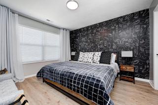 5 min to Grand Park, Perfect for families & small groups, King Bed, FirePit, Ping Pong! - Westfield - 8