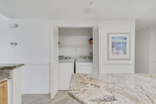 Palms 304 3rd floor 3 bedrooms 3 baths corner unit beach front - Orange Beach - 5
