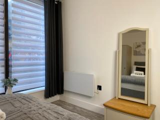 Town Centre Two-Bedroom - Swindon - 4