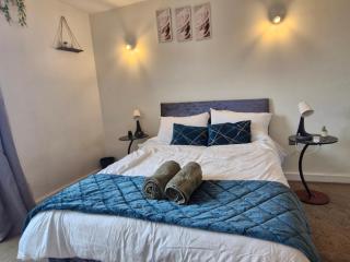 Slough Luxhaven Elegant One-Bed Apartment on High Street - Slough - 8
