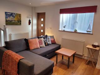 Cosy Quiet two bedroom house near town centre - 6