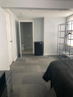 Large bedroom with en-suite bathroom - Naugatuck - 2