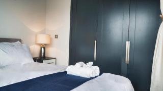 London City Island 1 Bedroom Luxury Apartments, Private Balcony - London - 3