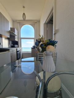 Farina No7, Sea view studio sleeping 2 guests - Bridlington - 3