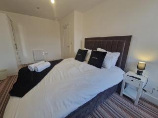 4 Bedroom Ground Floor Apartment - Quakers Yard - 6
