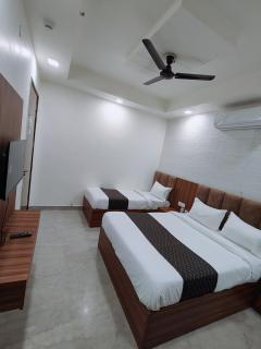 Hotel 24 STAR INN - Jāmb - 3