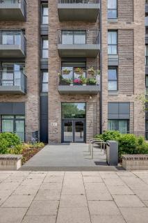 Modern, Spacious 2bed, 2bath apartment in Barking - Barking - 3