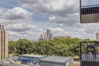 Modern, Spacious 2bed, 2bath apartment in Barking - 9