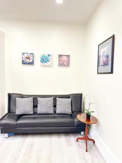 Cozy Guest Suite Near University of Alberta, Southgate Mall, and Downtown - 8