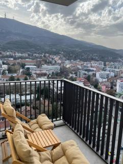 Top Floor Presidential Suite with Free Private Parking in the Center of Skopje - 9