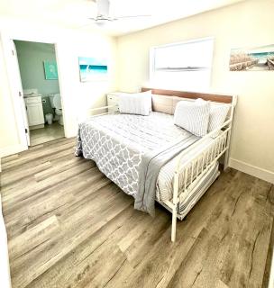 Sunny Shores Retreat 6 - Clearwater Beach - 8