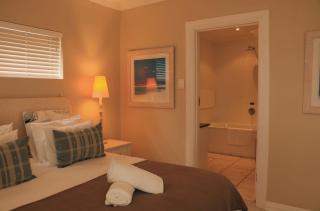 Beach Front Living - 2 Bedroom Apartment - Cape St. Francis - 3