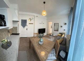 Bright and renovated 2-room apartment, Center - 4