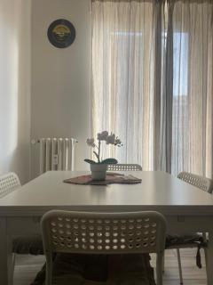 Gardone Apartment - ampio Appartamento con 2 camere da letto - Comodo per Duomo! - 2