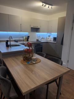 Dynamic Luxury 2 bedroom apartment - Barking - 4