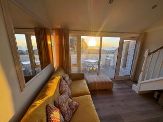 Sunsets In Porthtowan, Beachfront apartment - 9