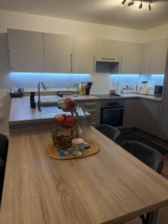 Dynamic Luxury 2 bedroom apartment - Barking - 9
