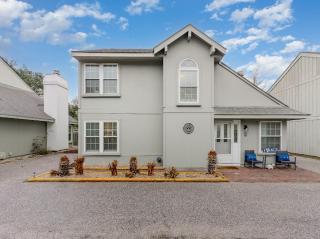 A Perfect Beach Vacation Home at North Myrtle Beach - Myrtle Beach - 2