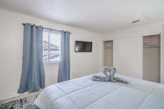 Stylish Stay Near Vegas Strip! Sleeps 6! - Las Vegas - 2