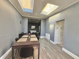 Charming 2 bedroom with a huge Garden - 6