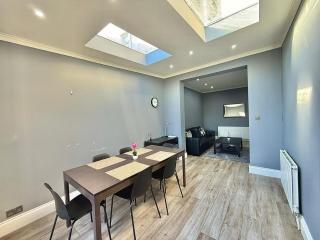 Charming 2 bedroom with a huge Garden - 7