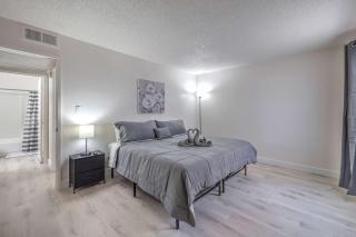 Modern Comfort Near Vegas Attractions! Sleeps 6! - Las Vegas - 4