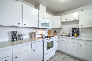 Vegas Getaway Near Strip! Sleeps 6! - Las Vegas - 6