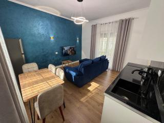 Jona city center bedroom, living room and free parking - Tirana - 2