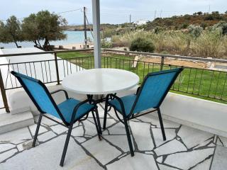 Αρμυρό νερό - Moutsouna Naxos - 3